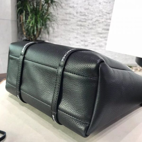 Ba*len*cia*ga-everyday-tote-2