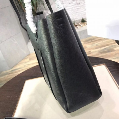 Ba*len*cia*ga-everyday-tote-2