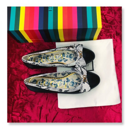 G*u*i-leather-ballet-flat-with-snakeskin-bow-2