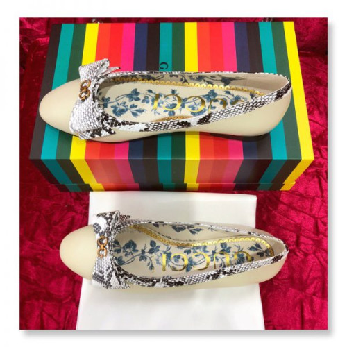 G*u*i-leather-ballet-flat-with-snakeskin-bow