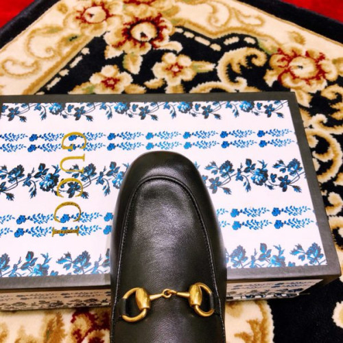 G*u*i-loafer-with-crystals-3