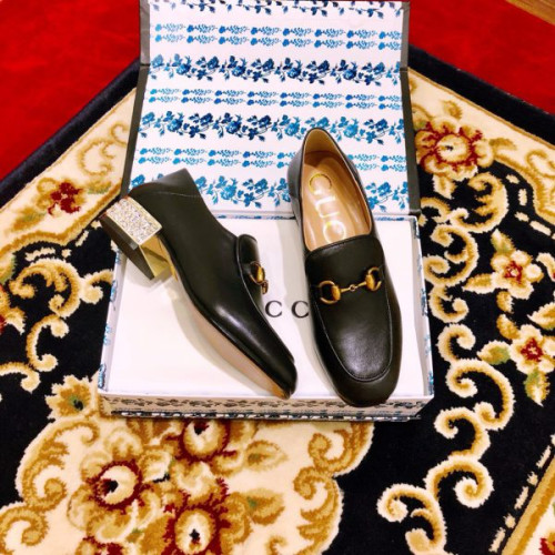 G*u*i-loafer-with-crystals-3