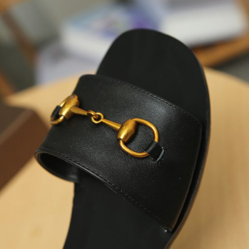 G*u*i-slipper-45
