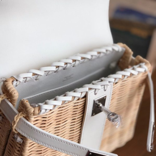 H**mes-kelly-picnic-11