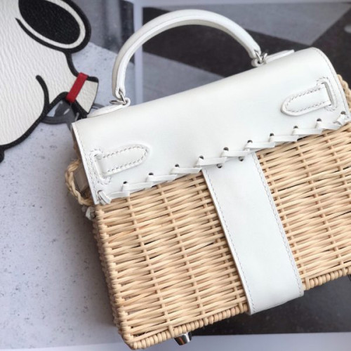 H**mes-kelly-picnic-2