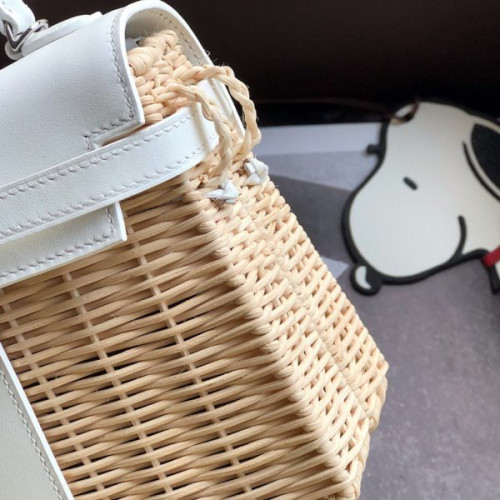 H**mes-kelly-picnic-2