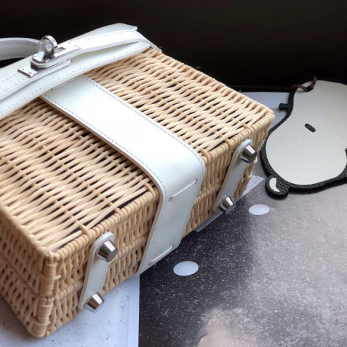 H**mes-kelly-picnic-2