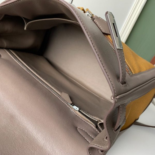 H**mes-lakis-kelly-32-2