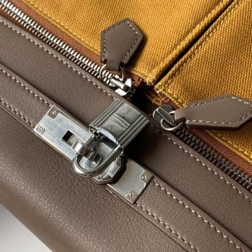 H**mes-lakis-kelly-32-2