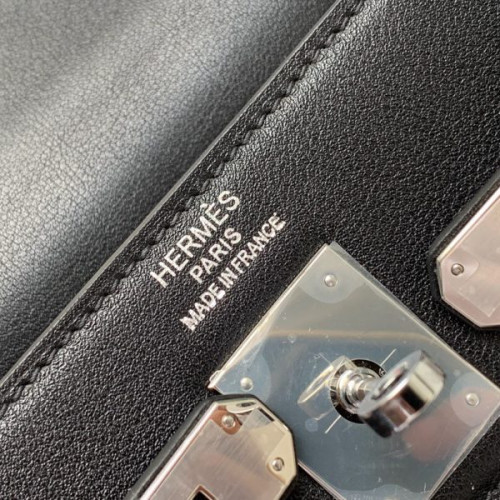 H**mes-lakis-kelly-32-3