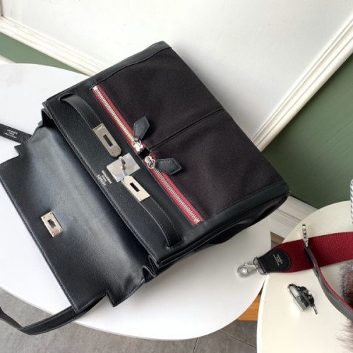 H**mes-lakis-kelly-32-3