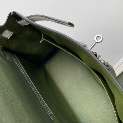 H**mes-lakis-kelly-32-4