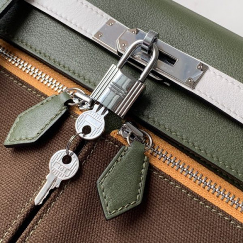 H**mes-lakis-kelly-32-4