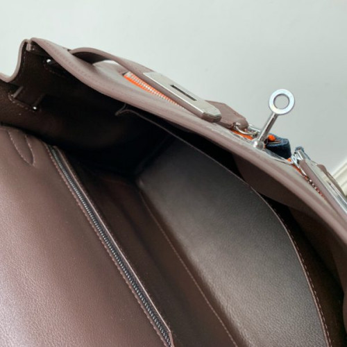 H**mes-lakis-kelly-32