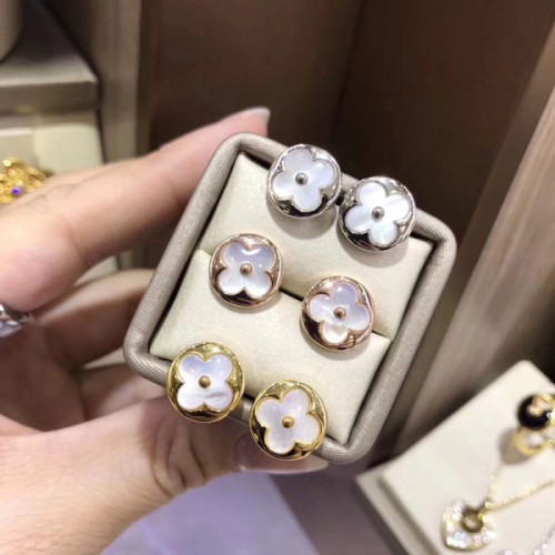 l0*is-V*t0n-earrings