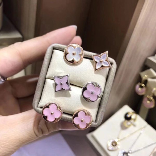 l0*is-V*t0n-earrings