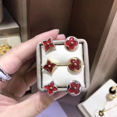 l0*is-V*t0n-earrings