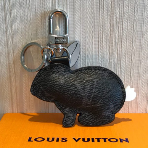 l0*is-V*t0n-key-charm-2