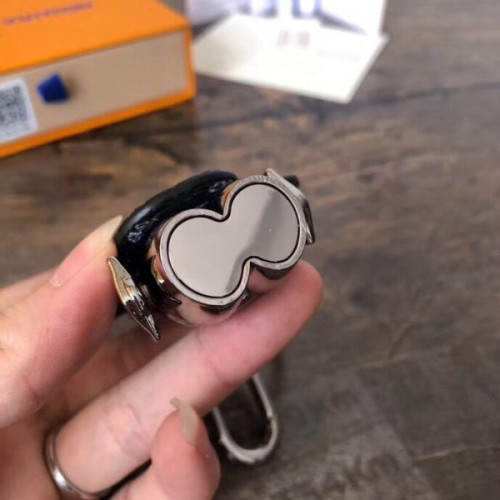 l0*is-V*t0n-key-holder-3