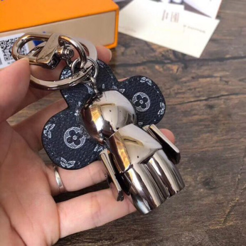 l0*is-V*t0n-key-holder-3