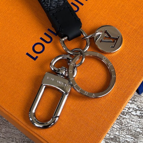 l0*is-V*t0n-key-ring-2