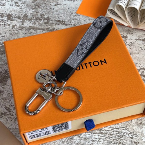 l0*is-V*t0n-key-ring-4