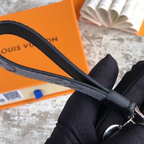 l0*is-V*t0n-key-ring-4