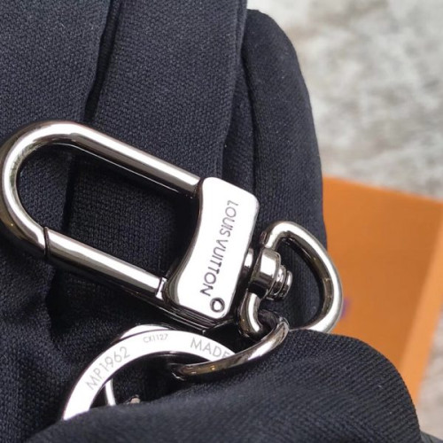 l0*is-V*t0n-key-ring-5