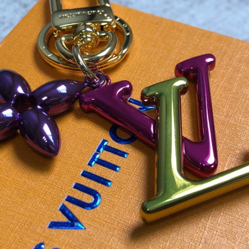 l0*is-V*t0n-key-ring-7