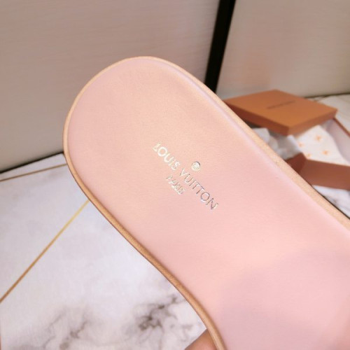 l0*is-V*t0n-lock-slippers-2