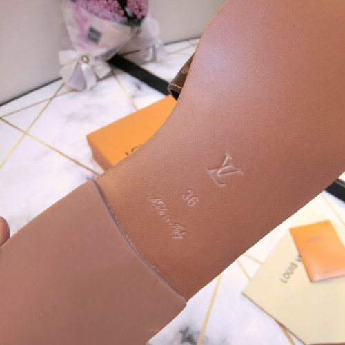 l0*is-V*t0n-lock-slippers-4