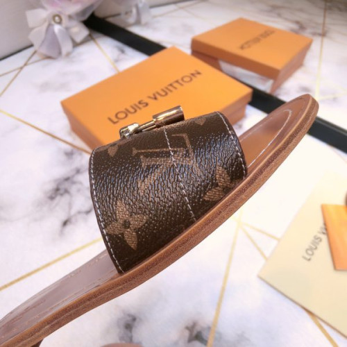 l0*is-V*t0n-lock-slippers-4