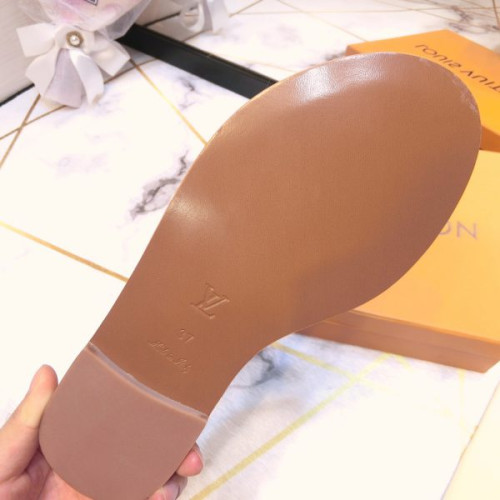 l0*is-V*t0n-lock-slippers-7