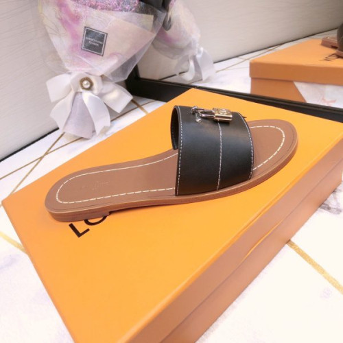 l0*is-V*t0n-lock-slippers-7