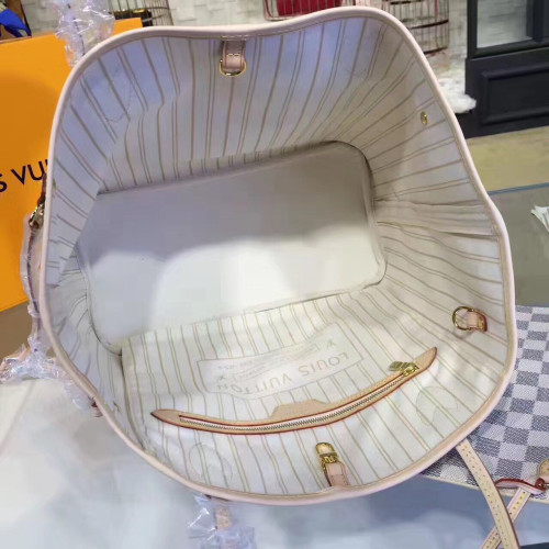 l0*is-V*t0n-neverfull-mm-replica-bag-2