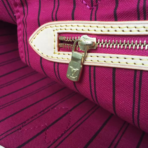 l0*is-V*t0n-neverfull-replica-bag