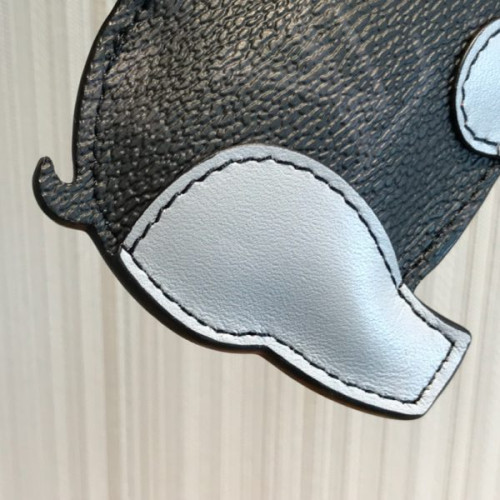 l0*is-V*t0n-pig-bag-charm-and-key-holder