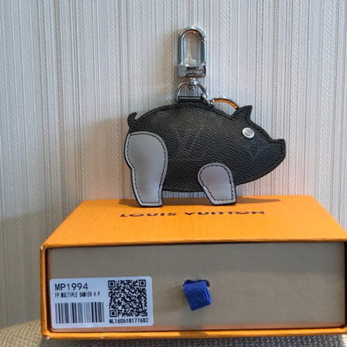l0*is-V*t0n-pig-bag-charm-and-key-holder