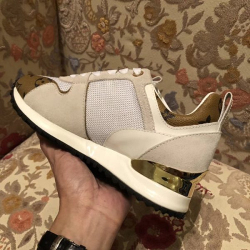 l0*is-V*t0n-run-away-sneaker-14