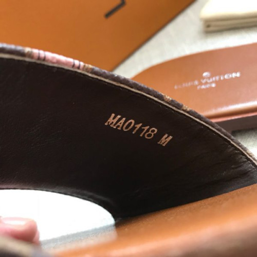 l0*is-V*t0n-slippers-2