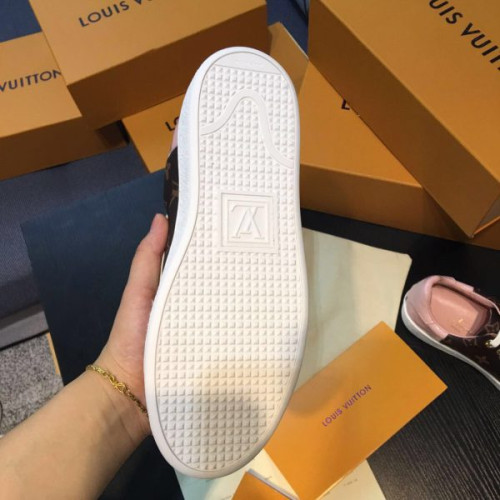 l0*is-V*t0n-sneakers-20