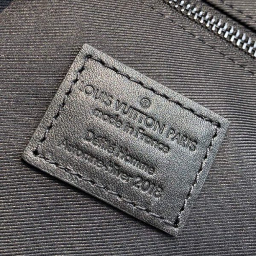 l0*is-V*t0n-travel-bag