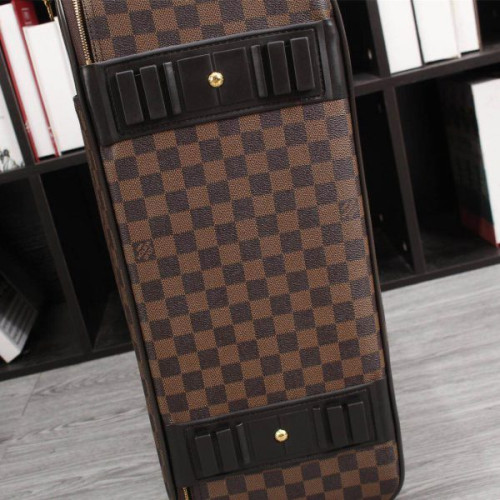 l0*is-V*t0n-travel-box-2