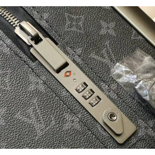 l0*is-V*t0n-travel-box-4