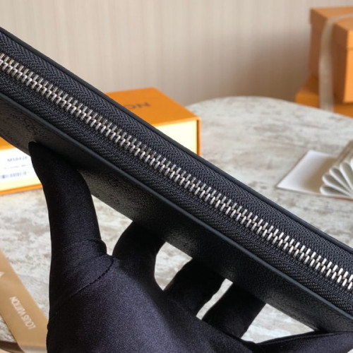 l0*is-V*t0n-wallet-41