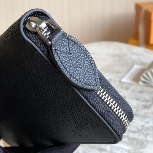 l0*is-V*t0n-wallet-41