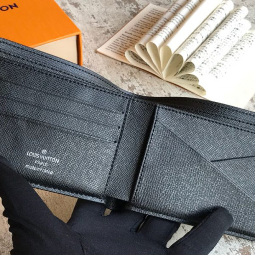 l0*is-V*t0n-wallet-50