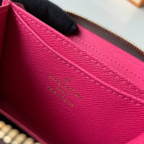 l0*is-V*t0n-wallet-77