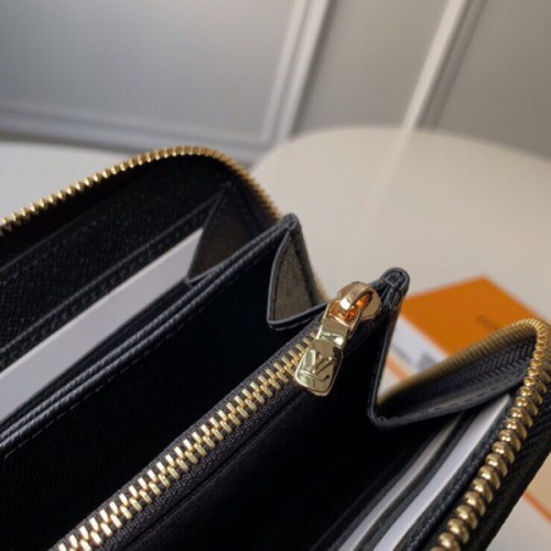 l0*is-V*t0n-wallet-79