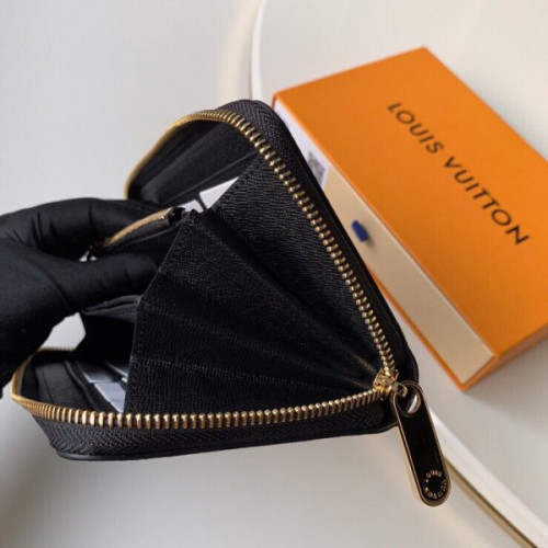 l0*is-V*t0n-wallet-79